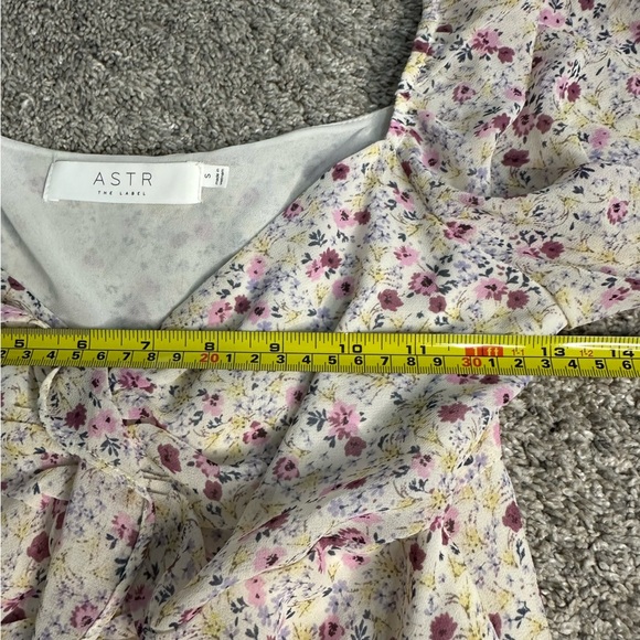 Astr Revolve floral touches sweetheart top small 3/4 sleeve cropped ruffle pink - Picture 11 of 12